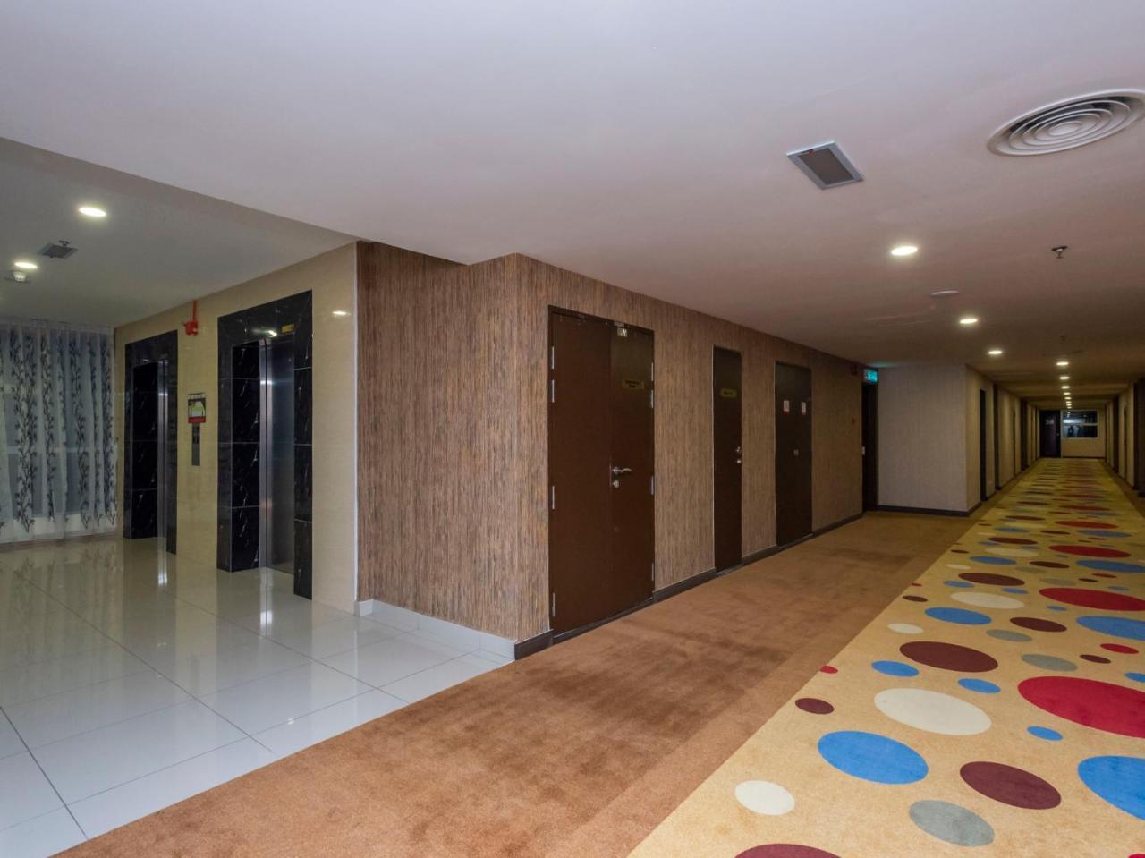 Hotel Holmes Gp Nusajaya  Exteriör bild