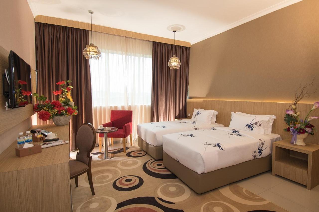 Hotel Holmes Gp Nusajaya  Exteriör bild