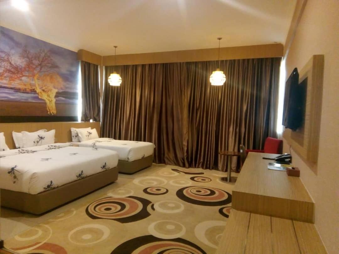 Hotel Holmes Gp Nusajaya  Exteriör bild